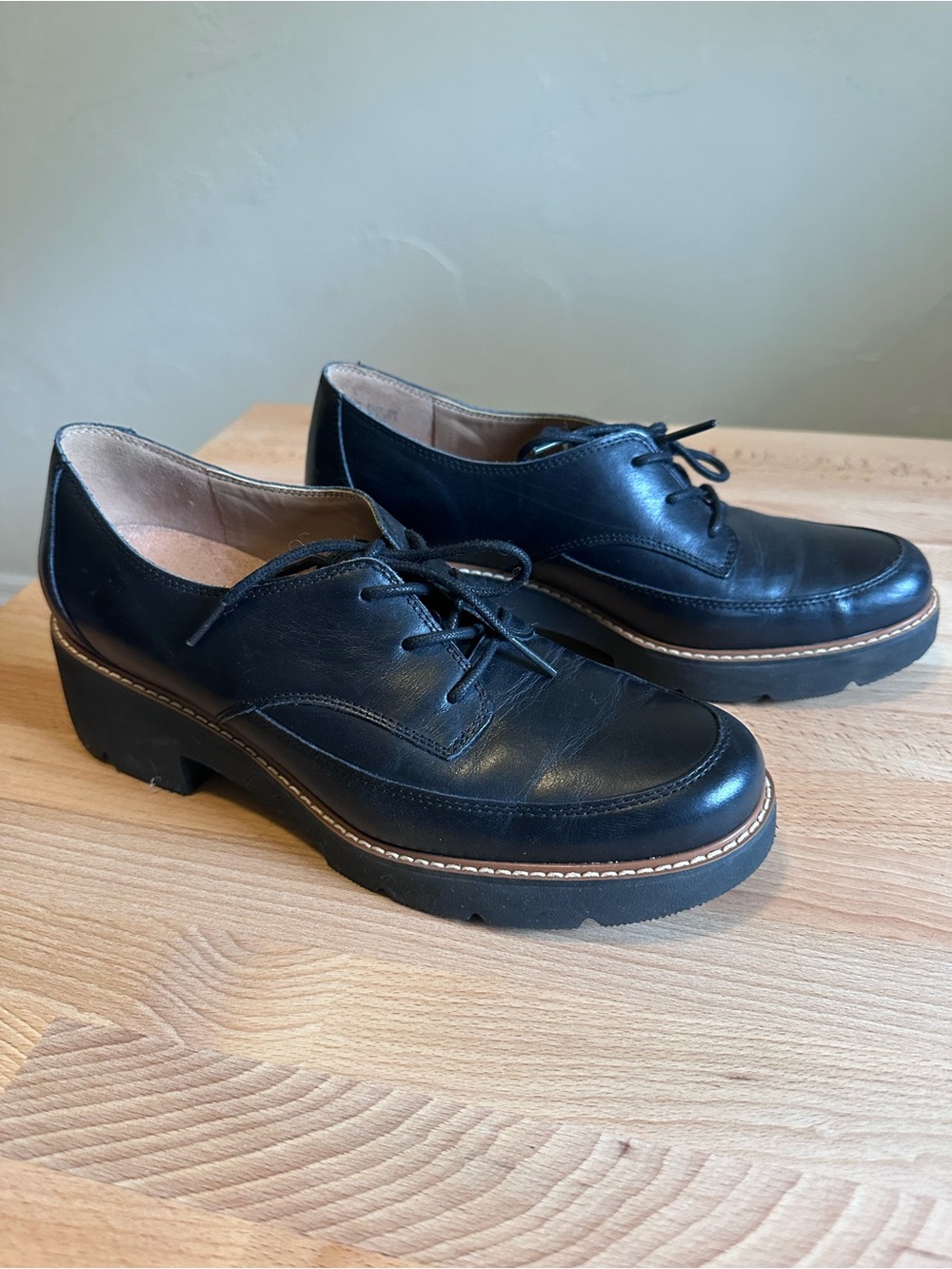 Women's Naturalizer Black Leather Lace-Up Platform Oxfords